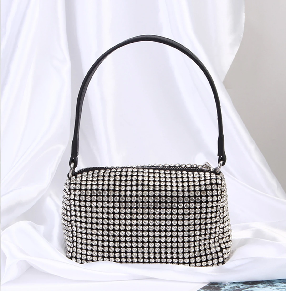 Women Crossbody Bay Rhinestone Bag Hand-carry Diamond-studded Dinner Bag Small Square Bag 
Women Crossbody Bay Rhinestone Bag Hand-carry Diamond-studded Dinner Bag Small Square Bag