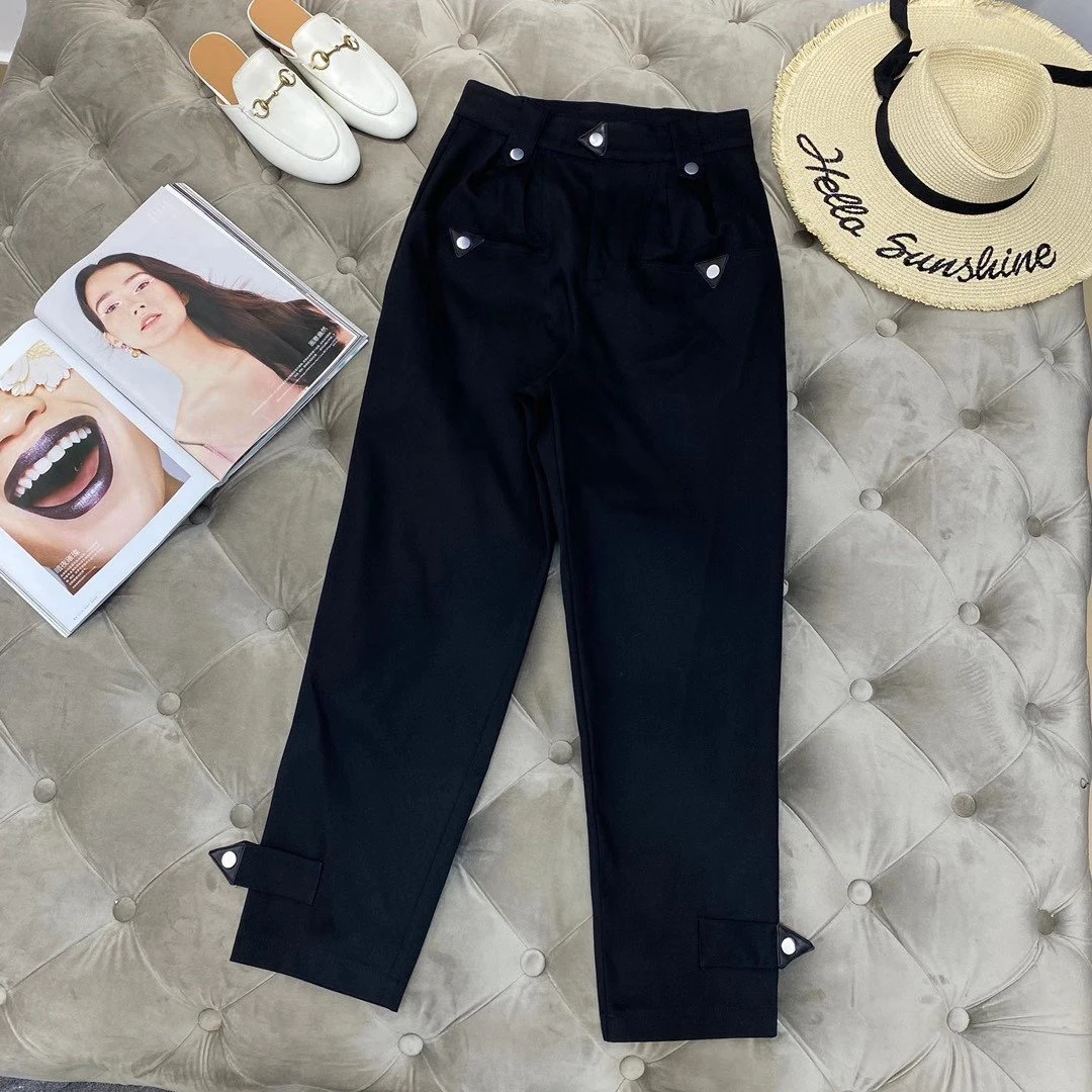 ladies 2023 fashion new loose triangle leather buckle pocket casual overalls 1202
ladies 2023 fashion new loose triangle leather buckle pocket casual overalls 1202