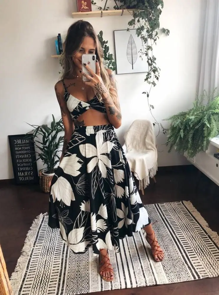 Women Casual Two-piece Holiday Clothes Set Floral Printed Pattern Off Shoulder Sleeveless Crop Tops + Long Skirt Folk Style
Women Casual Two-piece Holiday Clothes Set Floral Printed Pattern Off Shoulder Sleeveless Crop Tops + Long Skirt Folk Style