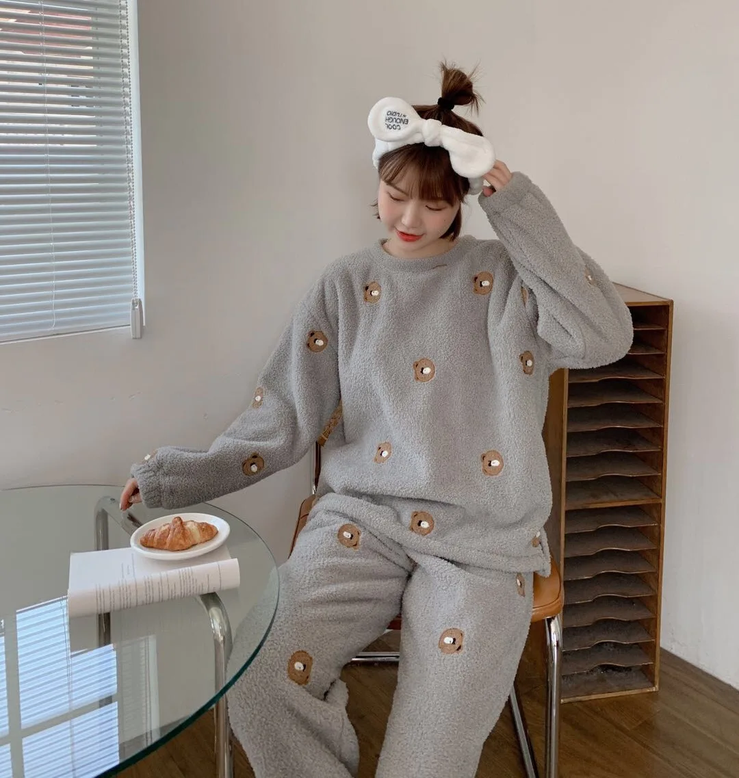 Strawberry Cloud Velvet Flannel Sleepwear Suit Autumn Winter New Two-Piece Home Service 2020 Thick Plus Velvet Warm Pajamas Set
Strawberry Cloud Velvet Flannel Sleepwear Suit Autumn Winter New Two-Piece Home Service 2020 Thick Plus Velvet Warm Pajamas Set