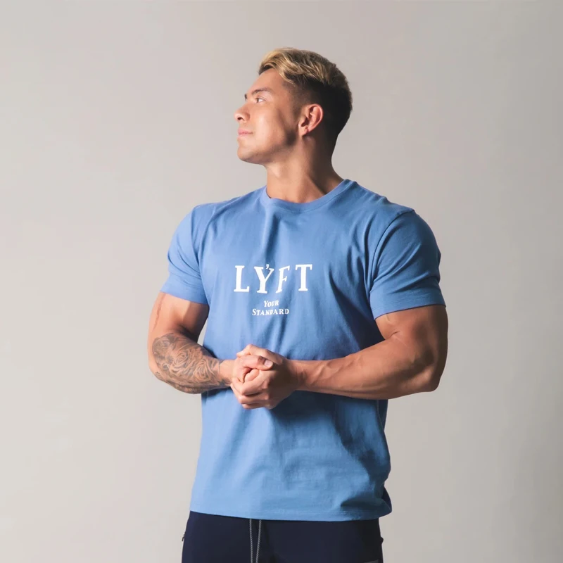 Футболка мужская хлопковая однотонная, с круглым вырезом 
Футболка мужская хлопковая однотонная, с круглым вырезом