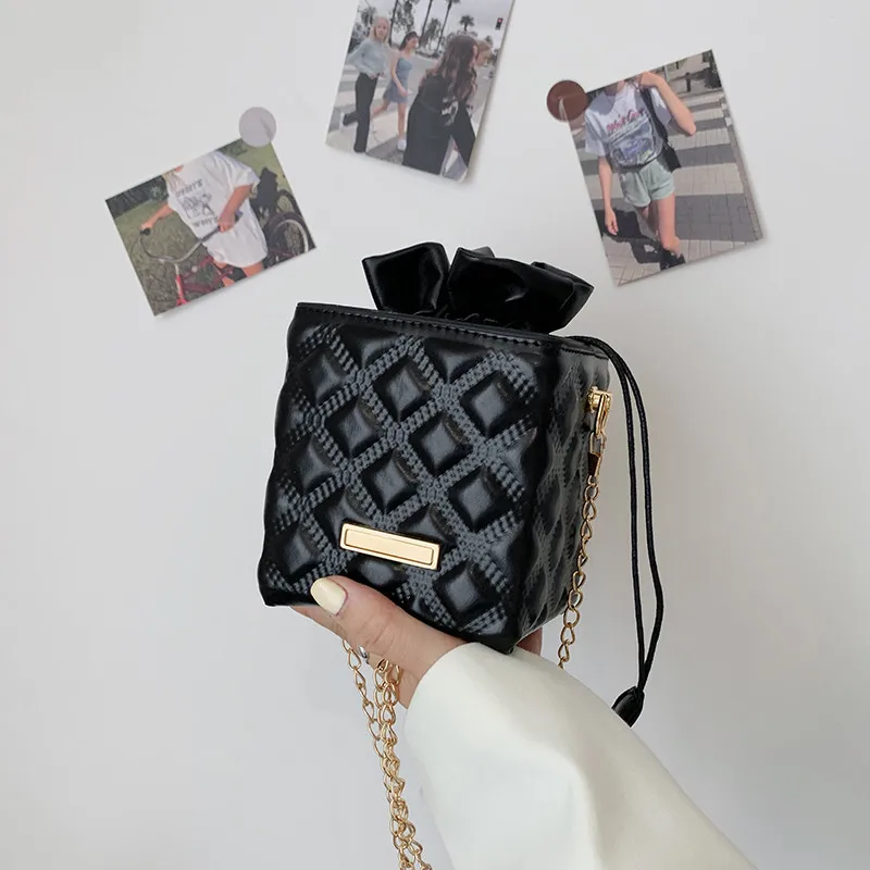 New Women's Bag 2021 Solid Color Bucket Bag PU Leather Ladies Shoulder Bag Brand Designer Ladies Crossbody Messenger Bags
New Women's Bag 2021 Solid Color Bucket Bag PU Leather Ladies Shoulder Bag Brand Designer Ladies Crossbody Messenger Bags