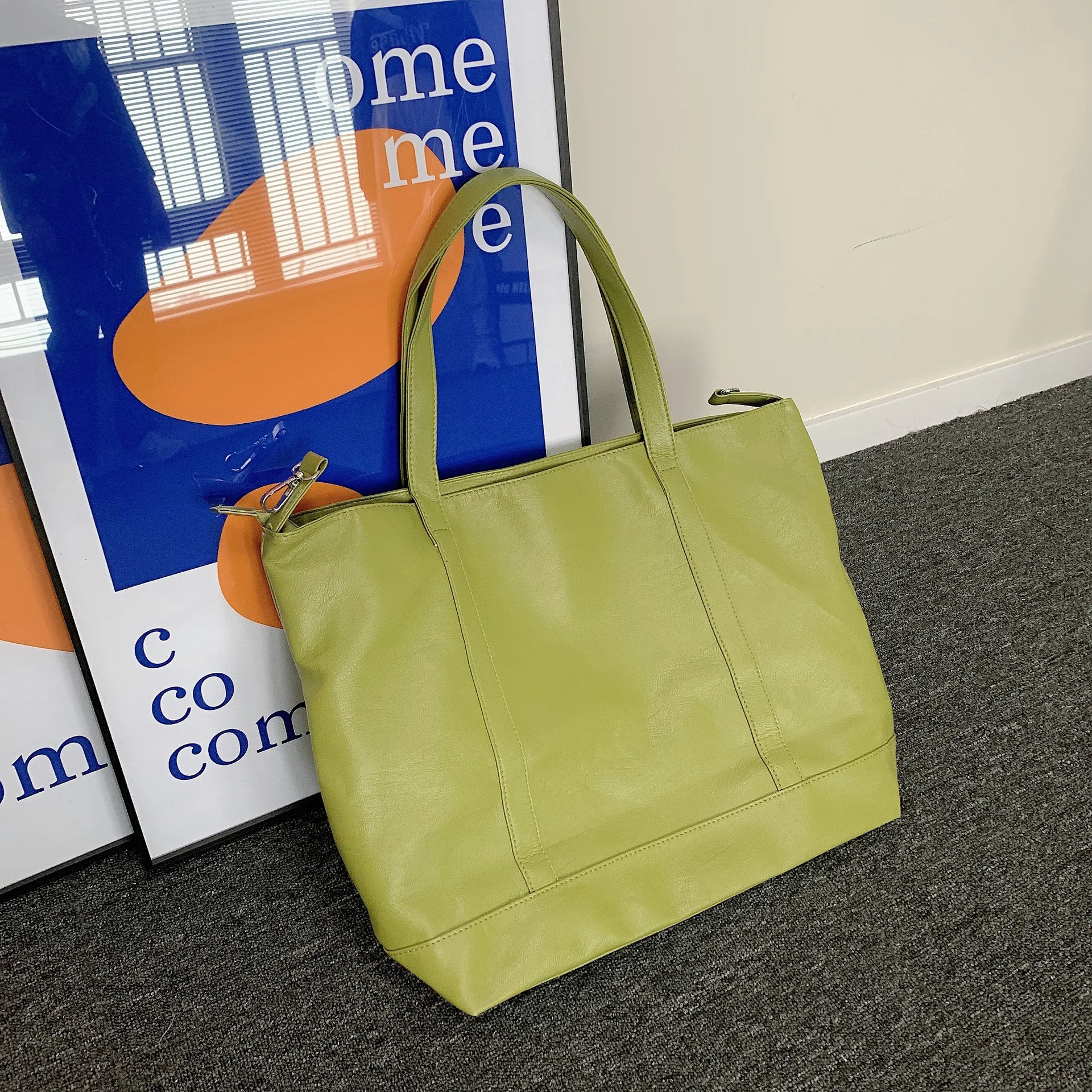 Simple Solid Color Women Purse Handbags Large Capacity Ladies Shoulder Bag Design Soft PU Leather Female Daily Travel Tote Bags
Simple Solid Color Women Purse Handbags Large Capacity Ladies Shoulder Bag Design Soft PU Leather Female Daily Travel Tote Bags