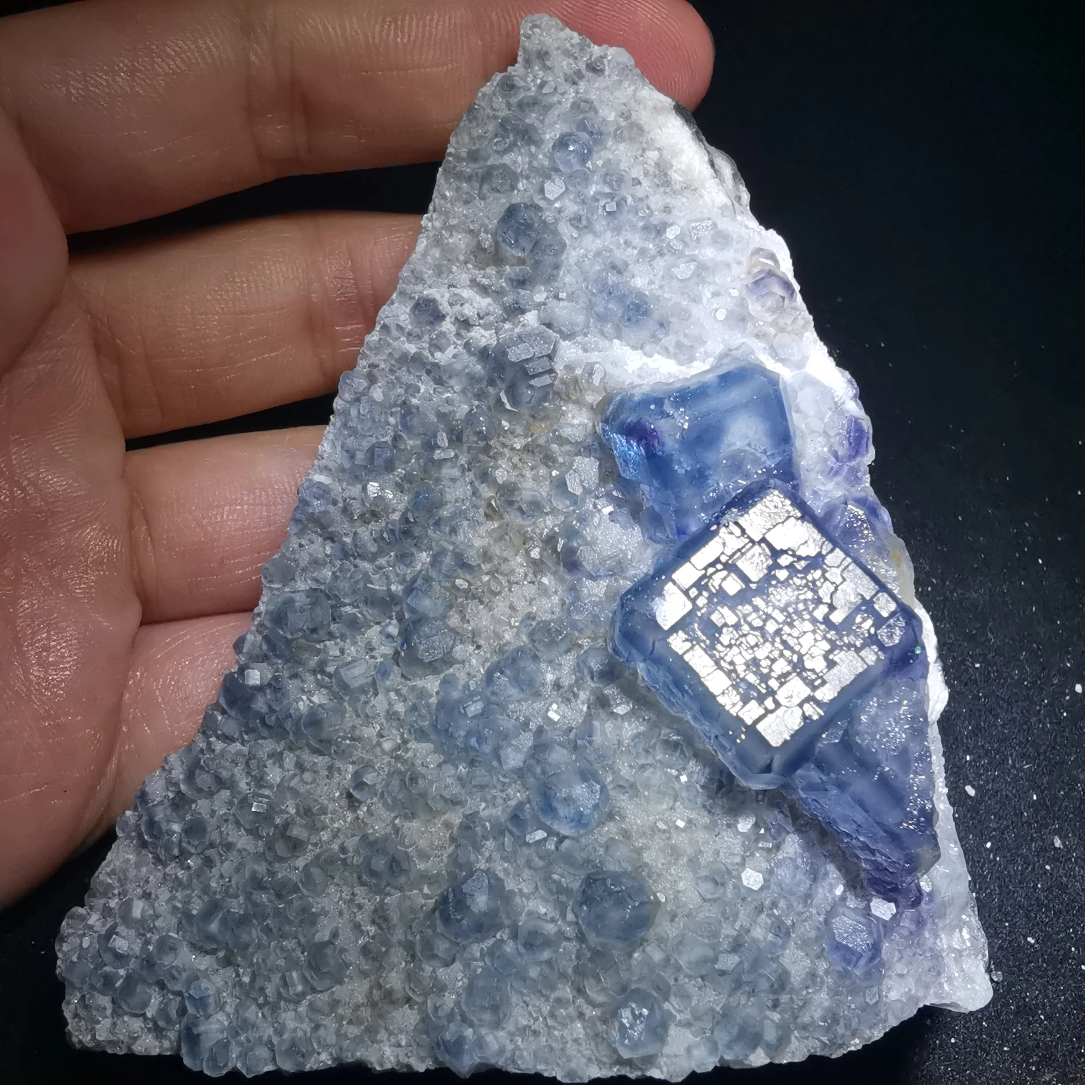230.9gNatural green blue fluorite mineral healing you see the wheel vein teaching specimen stone home decoration
230.9gNatural green blue fluorite mineral healing you see the wheel vein teaching specimen stone home decoration