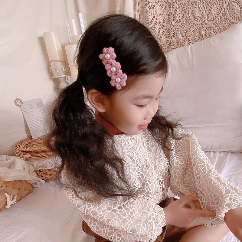 Korean autumn and winter children's hair accessories new hairpin temperament hand knitted wool three flower headdress hairpin
Korean autumn and winter children's hair accessories new hairpin temperament hand knitted wool three flower headdress hairpin