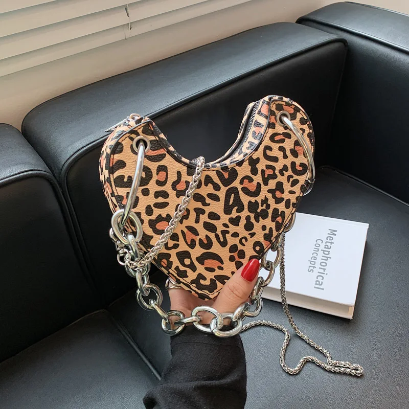 Sexy Leopard Heart-Shaped Underarm Bag 2021 Summer New Pu Leather Women's Designer Handbag Luxury Brand Chain Shoulder Bags 
Sexy Leopard Heart-Shaped Underarm Bag 2021 Summer New Pu Leather Women's Designer Handbag Luxury Brand Chain Shoulder Bags
