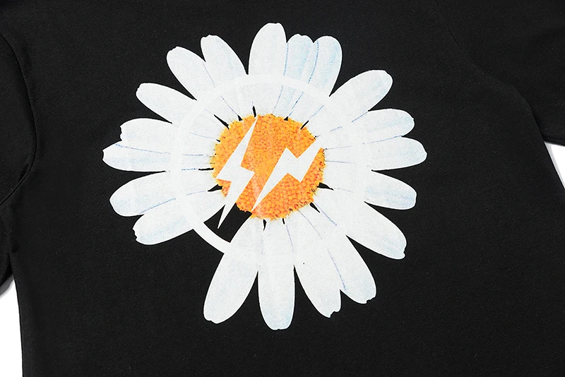 Fashion Summer Trend Casual All-match 2021 Men and Women Pure Cotton Print Small Daisy Small Fragrance Short Sleeve T-shirt 
Fashion Summer Trend Casual All-match 2021 Men and Women Pure Cotton Print Small Daisy Small Fragrance Short Sleeve T-shirt