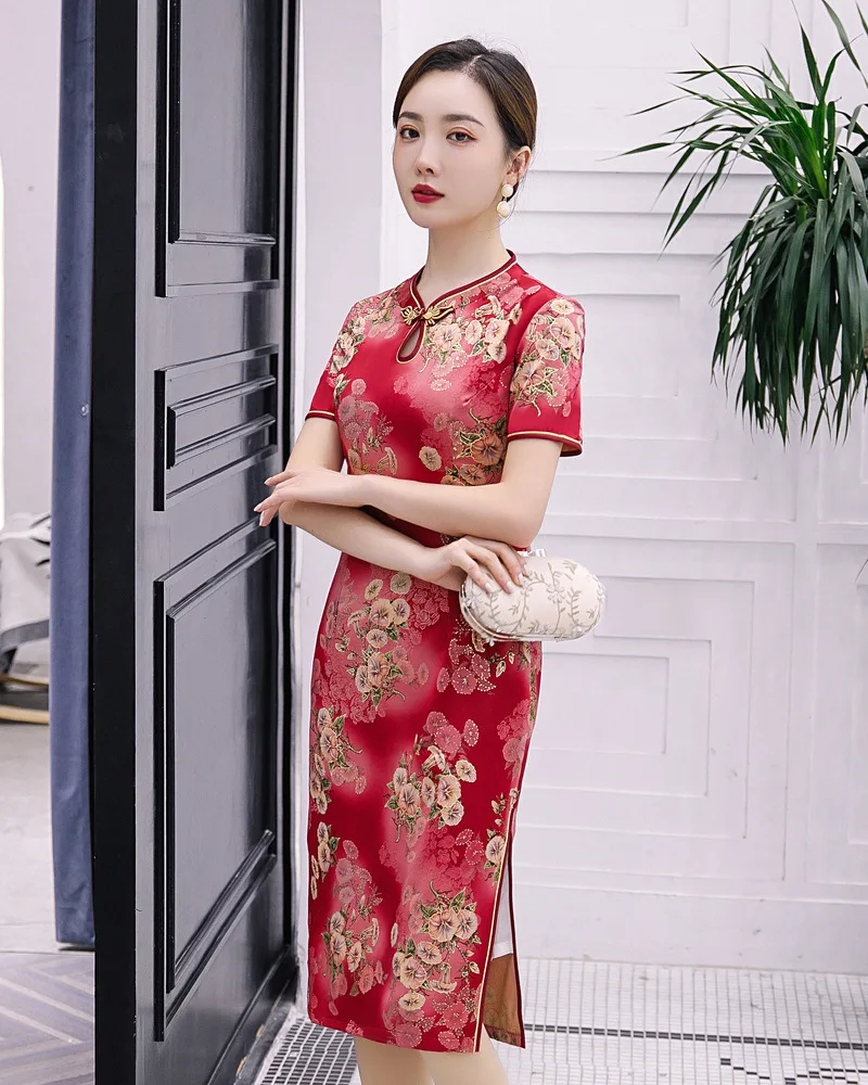 Big Size Women Vintage Button Trim Exquisite Cheongsam Summer Elegant O-Neck Short Sleeve Chinese Dress Sweet Flower Print Qipao
Big Size Women Vintage Button Trim Exquisite Cheongsam Summer Elegant O-Neck Short Sleeve Chinese Dress Sweet Flower Print Qipao