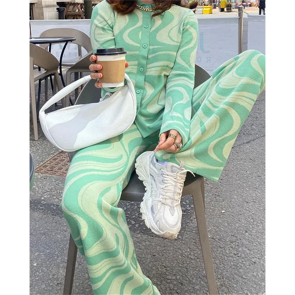 Donsignet Women Sets Sweater Suit French Single-breasted Long-sleeved Cardigan Knitted Straight Trousers Women Two Piece Sets
Donsignet Women Sets Sweater Suit French Single-breasted Long-sleeved Cardigan Knitted Straight Trousers Women Two Piece Sets