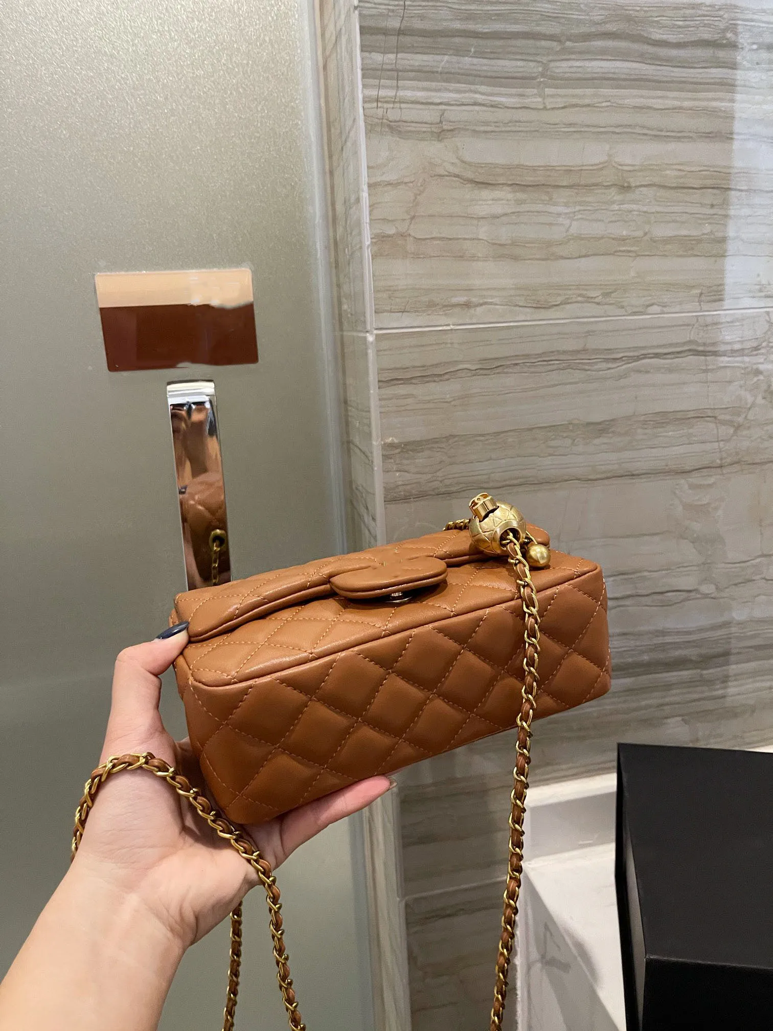 2021 Genuine Leather Chain Handbag for Women, Female Crossbody Bag, Fashion Genuine Leather
2021 Genuine Leather Chain Handbag for Women, Female Crossbody Bag, Fashion Genuine Leather