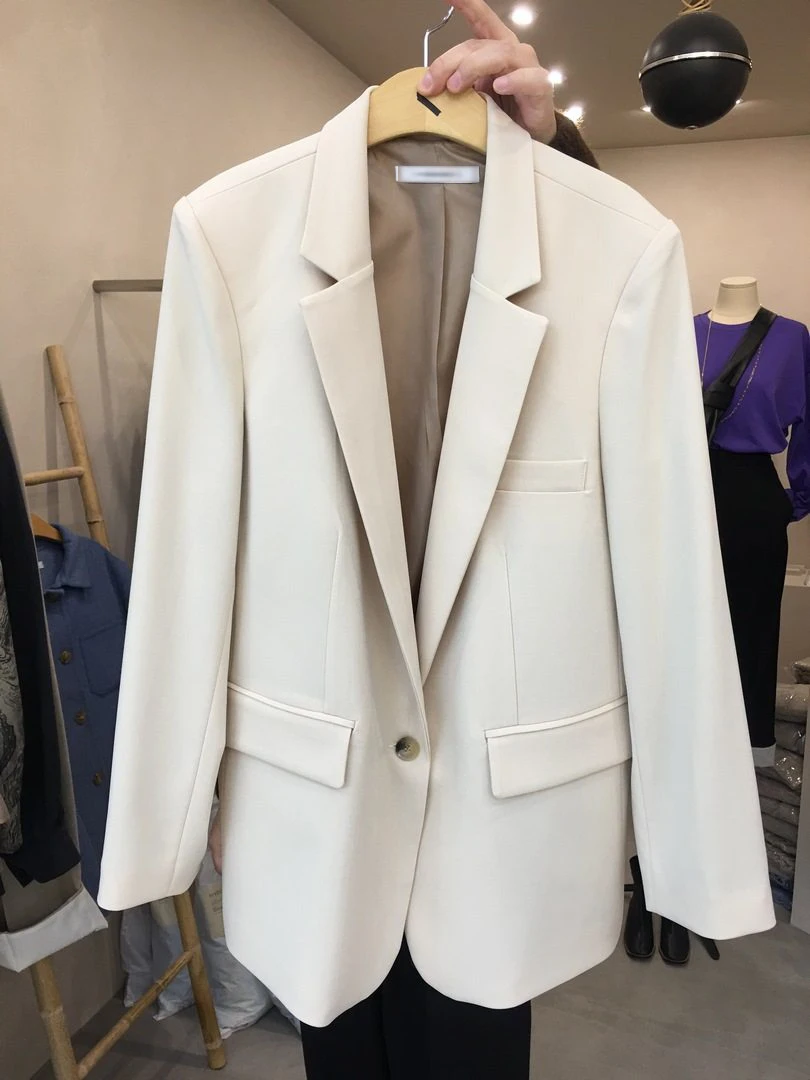 Elegant women's milk white suit jacket women's short spring and autumn 2021 new women's thin jacket summer small suit trend
Elegant women's milk white suit jacket women's short spring and autumn 2021 new women's thin jacket summer small suit trend
