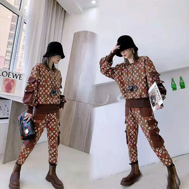 2021 Celebrity Popular Edition Wool Lining Thicken Fashion Letter Sweater Pants Slimming Pullover Two-piece Women
2021 Celebrity Popular Edition Wool Lining Thicken Fashion Letter Sweater Pants Slimming Pullover Two-piece Women
