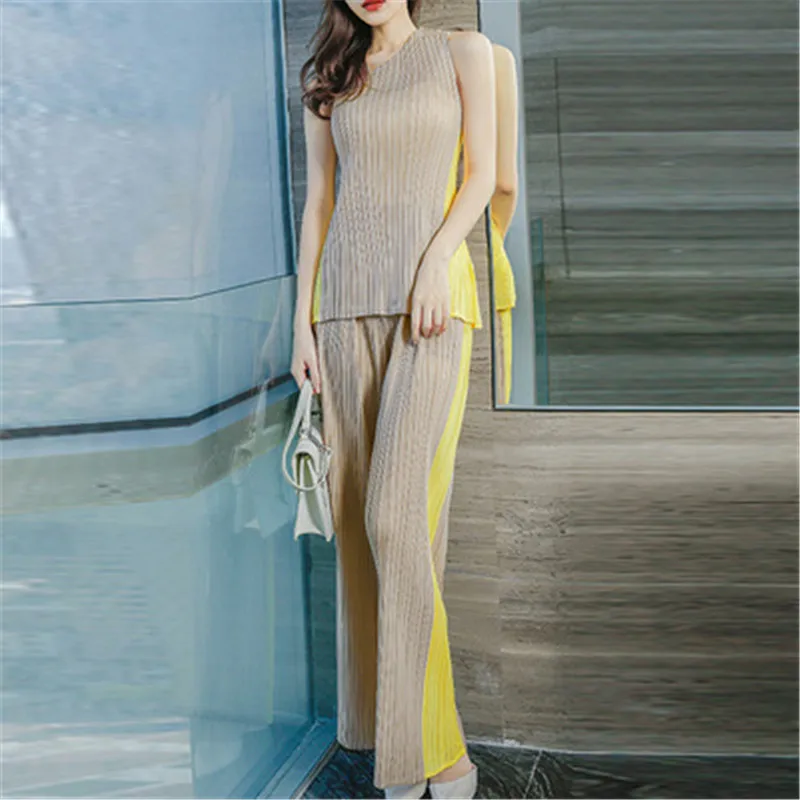 Miyake fold suit women's summer new style women's fashion comfortable stitching vest top + wide-leg pants two-piece suit 40-75kg
Miyake fold suit women's summer new style women's fashion comfortable stitching vest top + wide-leg pants two-piece suit 40-75kg