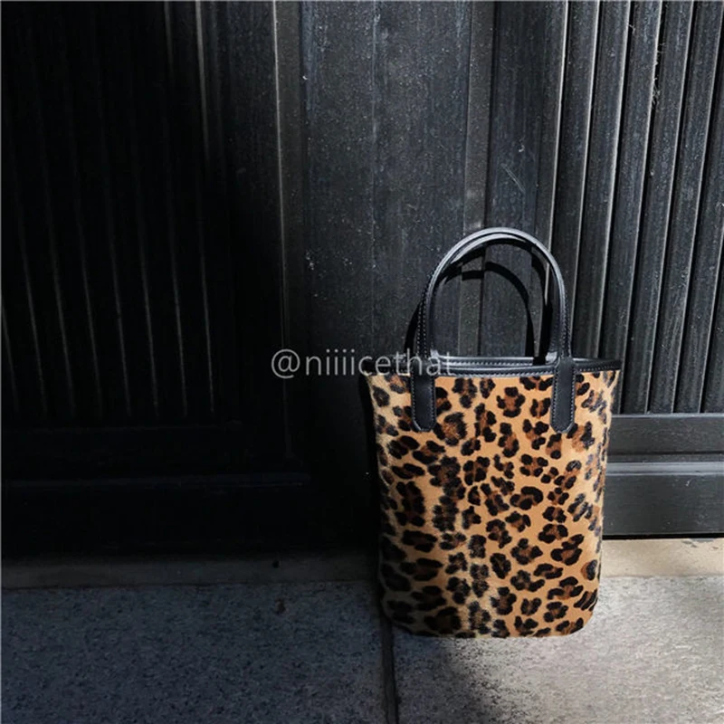 New Woman Temperament Handbag Korean Retro Leopard Print Handbag Female Casual Fashion Diagonal Bag MINI Small Square Bag
New Woman Temperament Handbag Korean Retro Leopard Print Handbag Female Casual Fashion Diagonal Bag MINI Small Square Bag
