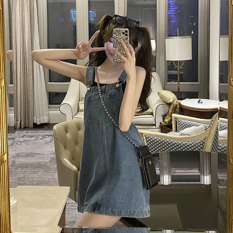 Japanese and Korean women's denim strap skirt women's spring and summer student small dress 2021 new trendy cute skirt ins wind
Japanese and Korean women's denim strap skirt women's spring and summer student small dress 2021 new trendy cute skirt ins wind