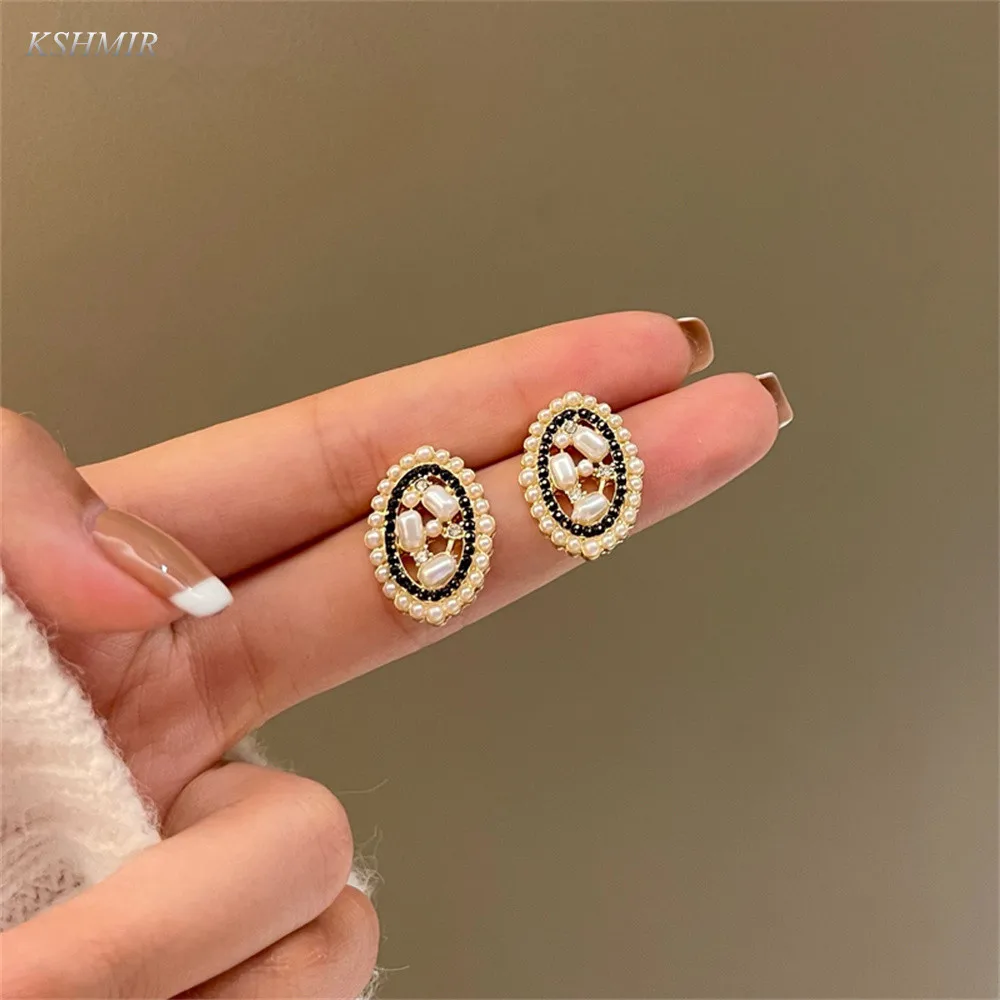 2022 Vintage elegant Hepburn style earrings with geometric oval pearl and diamond-encrusted delicate women's earrings
2022 Vintage elegant Hepburn style earrings with geometric oval pearl and diamond-encrusted delicate women's earrings
