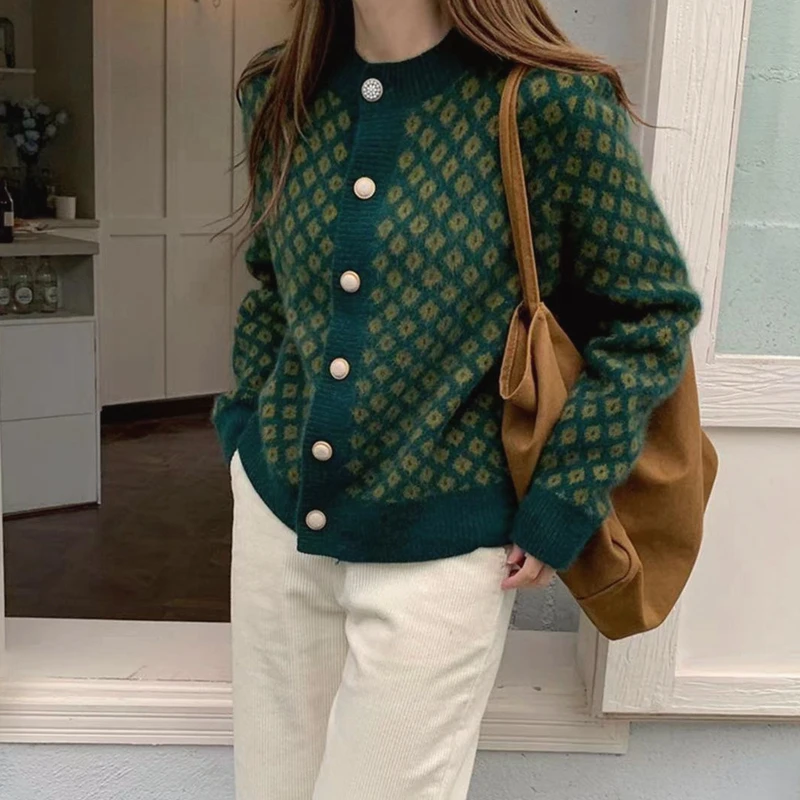 Autumn Korea Women Outside Sweater O-neck Single-breasted Cardigan Plaid Suits Ladies Retro Loose Regular Bottons Knitwear
Autumn Korea Women Outside Sweater O-neck Single-breasted Cardigan Plaid Suits Ladies Retro Loose Regular Bottons Knitwear