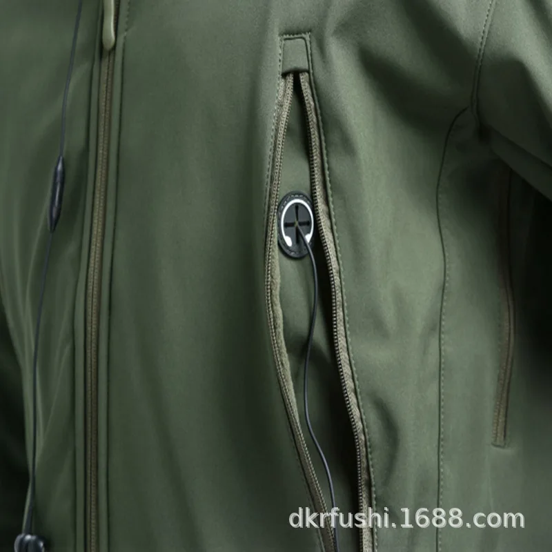 Autumn and Winter MEN'S Assault Jacket Mountaineering Mid-length Soft Cover plus Velvet Coat Riding Coat Waterproof Windproof a
Autumn and Winter MEN'S Assault Jacket Mountaineering Mid-length Soft Cover plus Velvet Coat Riding Coat Waterproof Windproof a