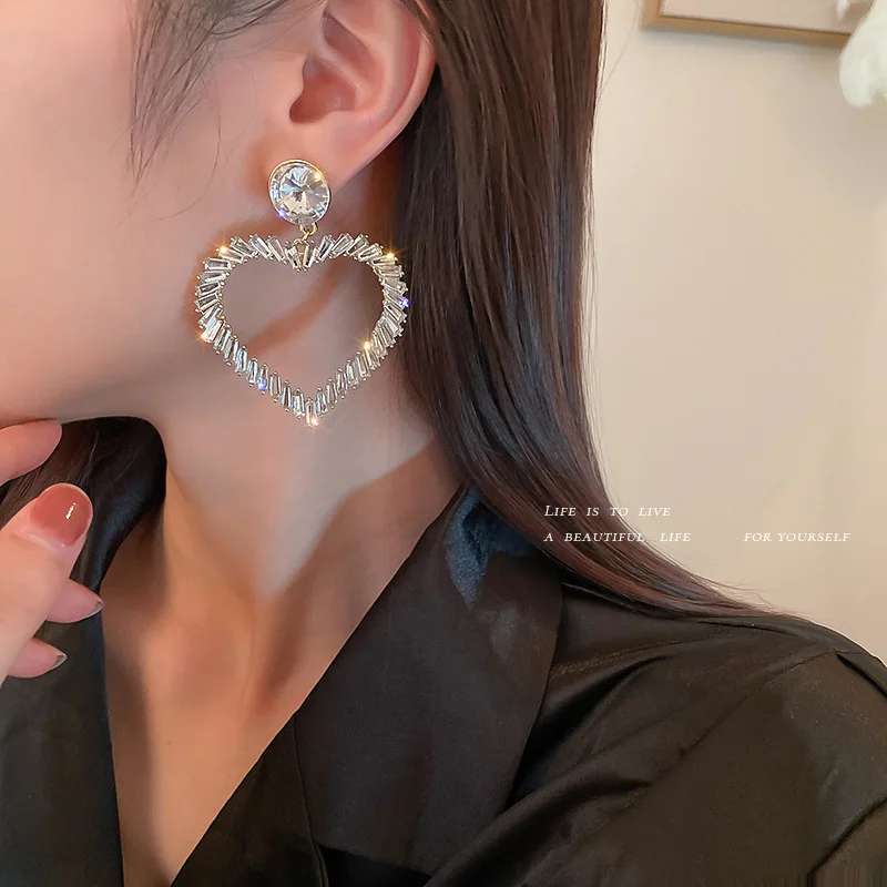 925 Silver Needle European And American Zircon Diamond Inlaid Love Earrings Exaggerated Temperament Net Red Versatile F
925 Silver Needle European And American Zircon Diamond Inlaid Love Earrings Exaggerated Temperament Net Red Versatile F