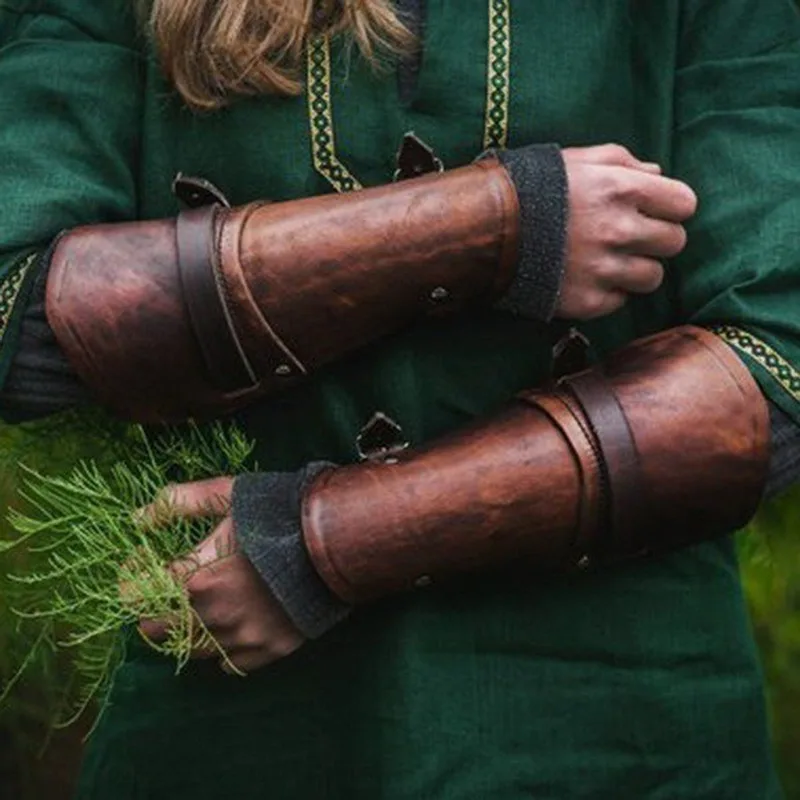 European Medieval Men Retro Leather Bracer Punk Gothic Knight Soldier Outdoor Armor Halloween Carnival Party Cosplay Wristband
European Medieval Men Retro Leather Bracer Punk Gothic Knight Soldier Outdoor Armor Halloween Carnival Party Cosplay Wristband