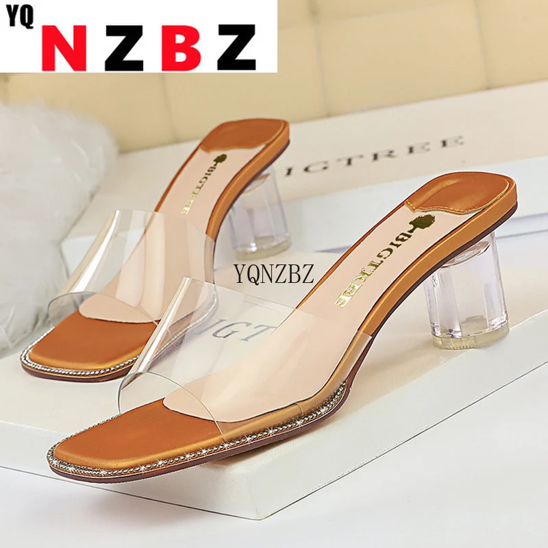 Designer Women Clear Transparent Heels Crystal Slides Female Open Toe Muller Sandals 5cm Block High Heels Slippers Bride Shoes
Designer Women Clear Transparent Heels Crystal Slides Female Open Toe Muller Sandals 5cm Block High Heels Slippers Bride Shoes