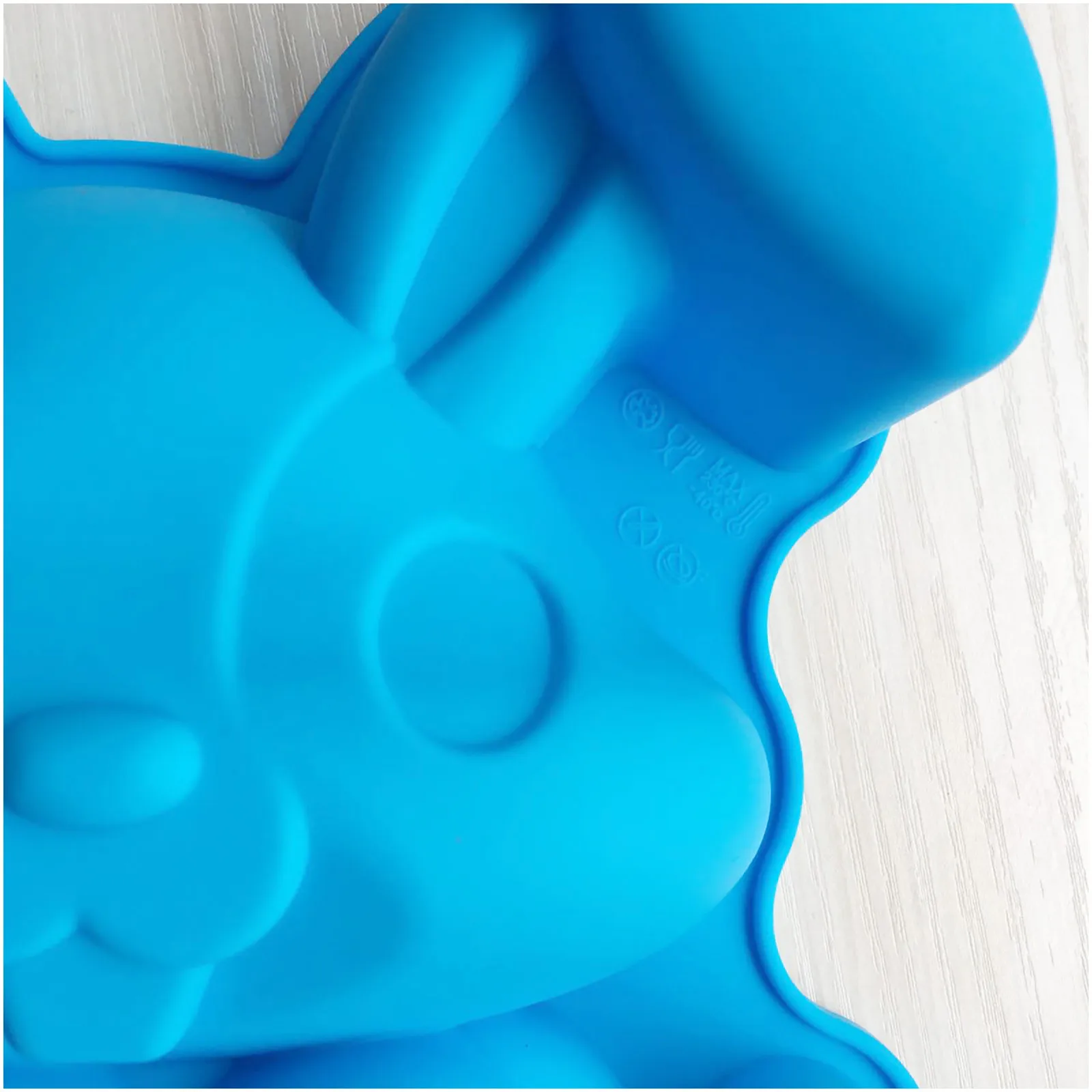 1PC Cake Mold Silicone Bunny Bakeware Easter Cake Mould Cartoon Bunny DIY Baking Tools Kitchine baking accessires 2021
1PC Cake Mold Silicone Bunny Bakeware Easter Cake Mould Cartoon Bunny DIY Baking Tools Kitchine baking accessires 2021