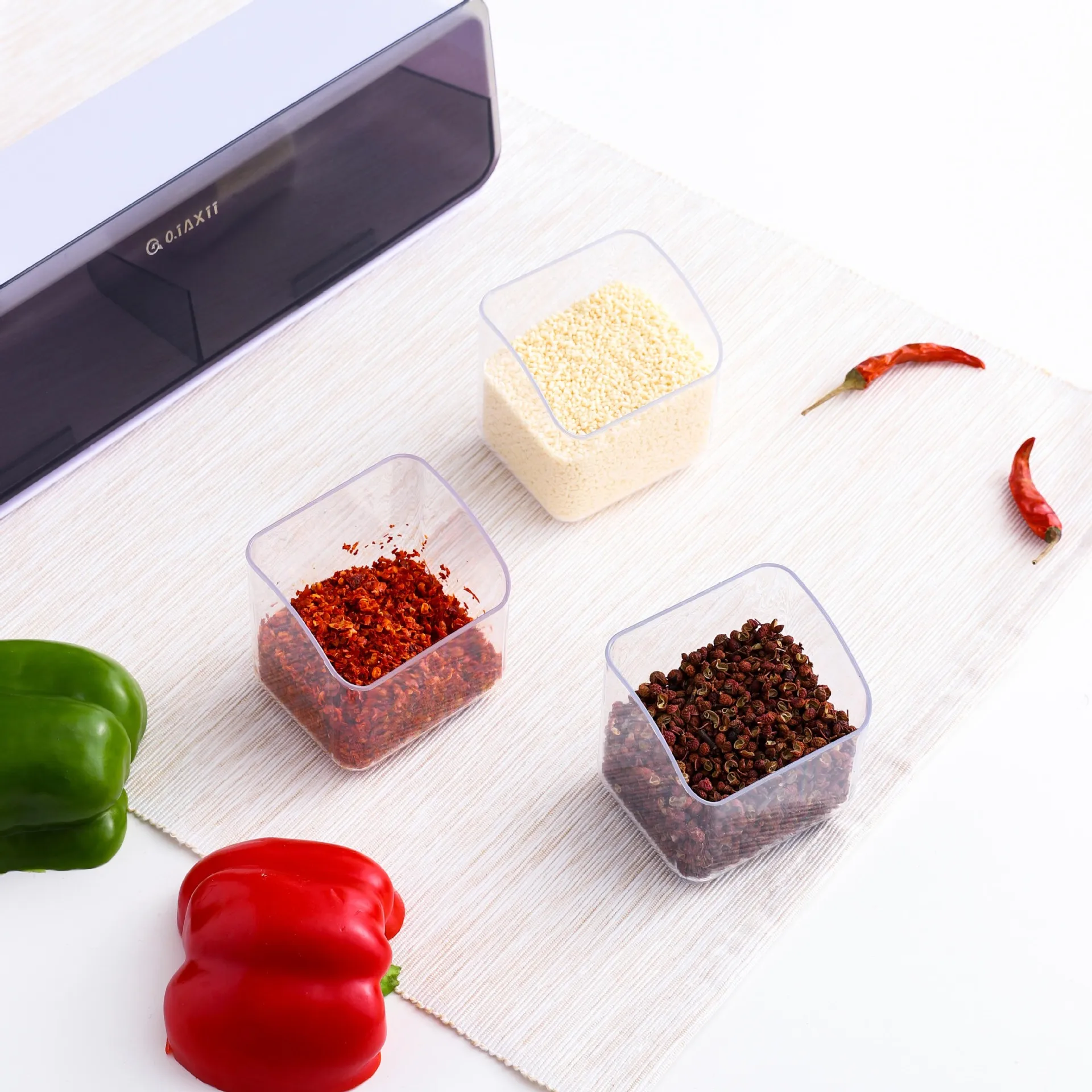 Wall-mounted four-compartment seasoning box flip cover free punching detachable box kitchen seasoning jar household set storage
Wall-mounted four-compartment seasoning box flip cover free punching detachable box kitchen seasoning jar household set storage
