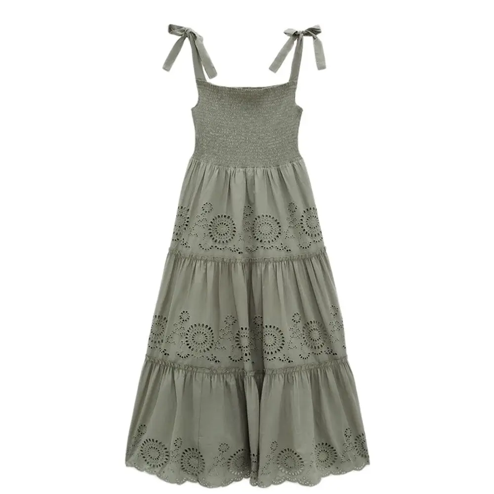 DiYiG WOMAN Spring/summer 2021 New hollow-out embroidered skirt stretch chest-wrapped long dress with suspenders
DiYiG WOMAN Spring/summer 2021 New hollow-out embroidered skirt stretch chest-wrapped long dress with suspenders