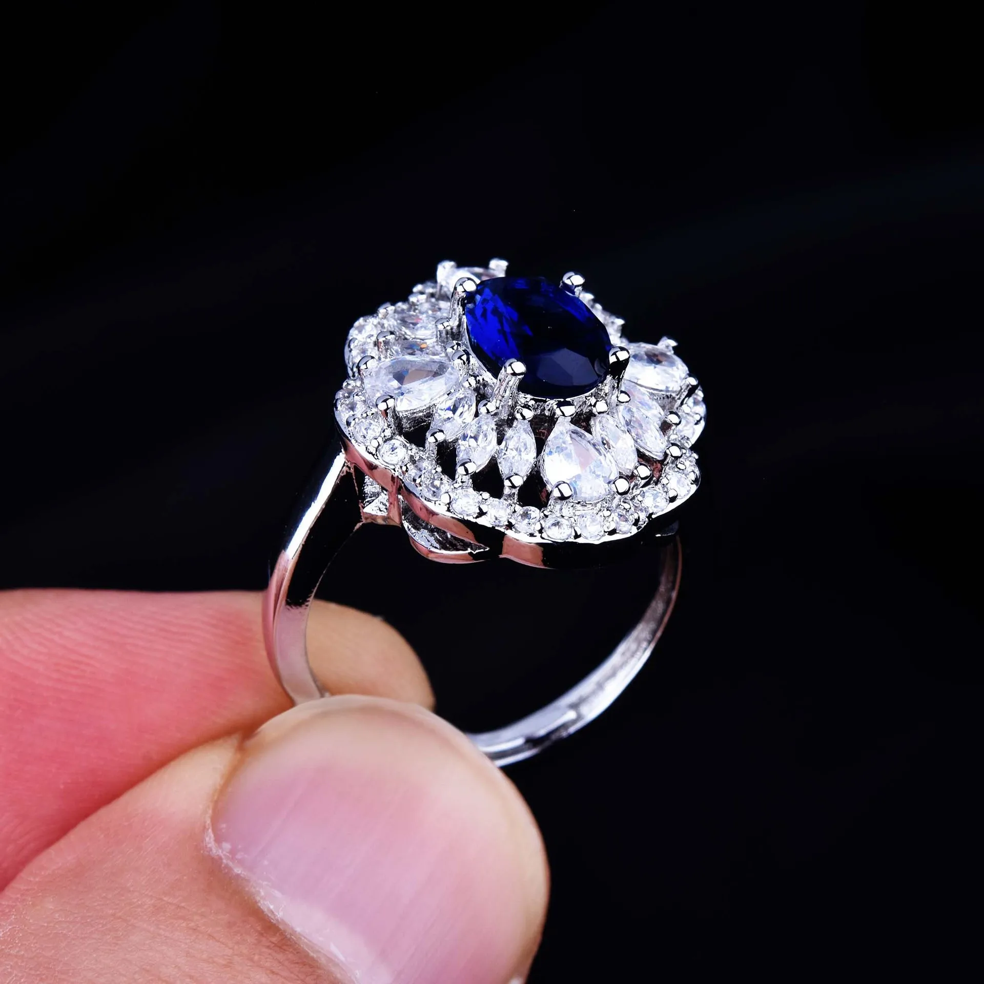 Luxury Brand 925 Sterling Silver Wedding Sapphire Ring for Women 3 Carats AAA+ Cubic Zirconia Ring Fine Jewelry Ring Box Party
Luxury Brand 925 Sterling Silver Wedding Sapphire Ring for Women 3 Carats AAA+ Cubic Zirconia Ring Fine Jewelry Ring Box Party
