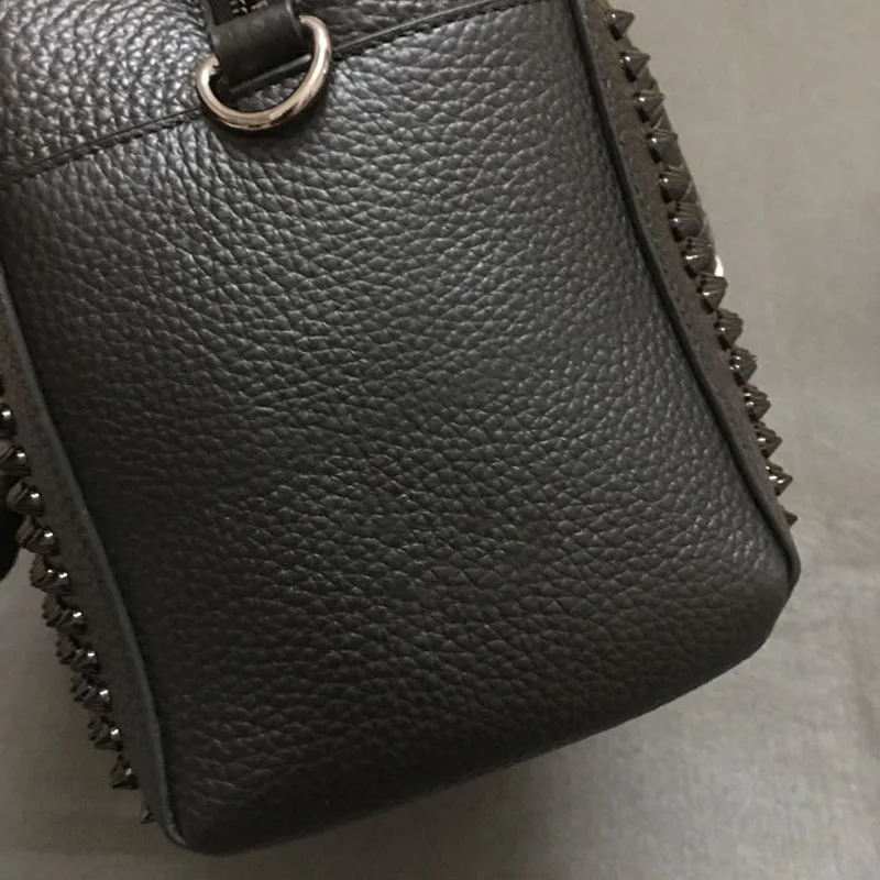 Brand Rivets Black Ladies Genuine Leather Luxury Handbags Unisex Briefcase Doctor Bag Business Crossbody Bags Travel Clutch Bag 
Brand Rivets Black Ladies Genuine Leather Luxury Handbags Unisex Briefcase Doctor Bag Business Crossbody Bags Travel Clutch Bag
