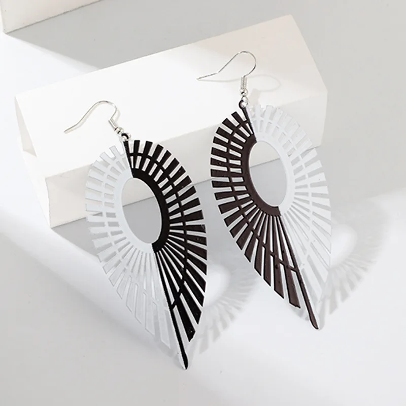 Fashion Western Jewelry Women Earrings Creative Big Leaf Black And White Symmetric Teardrop Fish Hooks Gifts for Girls | Украшения и