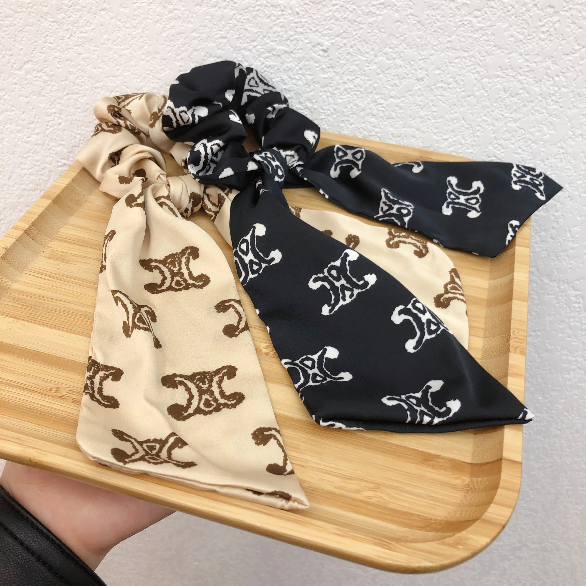 Новинка модные аксессуары для волос с буквенным принтом резинки для волос резинка для волос простая резинка для волос в стиле ретро женский... 
Новинка модные аксессуары для волос с буквенным принтом резинки для волос резинка для волос простая резинка для волос в стиле ретро женский...