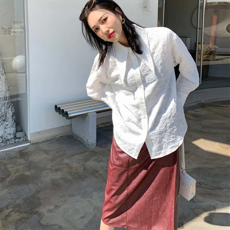 Johnature 2021 New Korean Simple Womens Tops Spring All Match Turn-down Collar Loose Women Solid Color Button Shirts
Johnature 2021 New Korean Simple Womens Tops Spring All Match Turn-down Collar Loose Women Solid Color Button Shirts