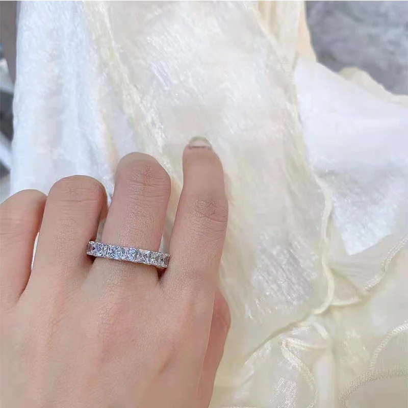 Fashion S925 Silver New White Gold High-End Diamond Ring Full Row Pagoda Square Diamond Couple Ring Jewelry Female Romantic Gift
Fashion S925 Silver New White Gold High-End Diamond Ring Full Row Pagoda Square Diamond Couple Ring Jewelry Female Romantic Gift