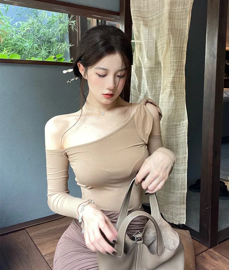 Autumn Women t-Shirt Sexy Trendy Oblique Shoulder Long Sleeve Bow-Knot Slim Fit Solid Color Basic Tees Office Korean Female Tops
Autumn Women t-Shirt Sexy Trendy Oblique Shoulder Long Sleeve Bow-Knot Slim Fit Solid Color Basic Tees Office Korean Female Tops