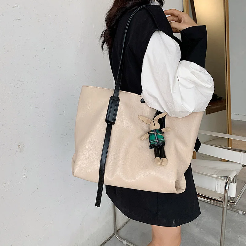 Women Handbags Luxury Designer 2020 Fashion Shoulder Bags For Ladies Large Capacity Totes Bags Plush Pendant Hand Bag sac bolsa
Women Handbags Luxury Designer 2020 Fashion Shoulder Bags For Ladies Large Capacity Totes Bags Plush Pendant Hand Bag sac bolsa