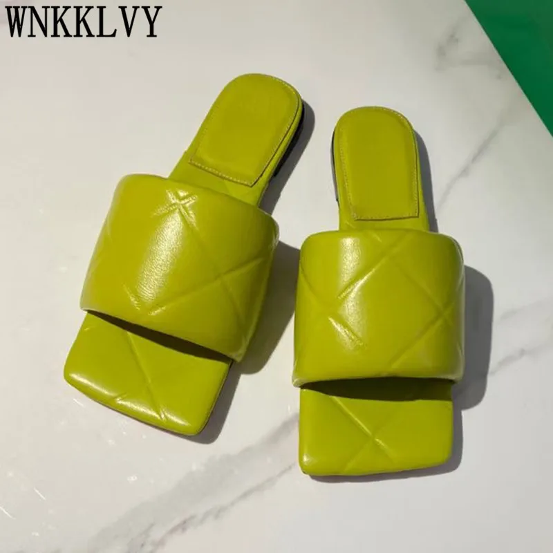 Сандалии женские из натуральной кожи, на плоской подошве, с квадратным открытым носком, ярких цветов
Сандалии женские из натуральной кожи, на плоской подошве, с квадратным открытым носком, ярких цветов