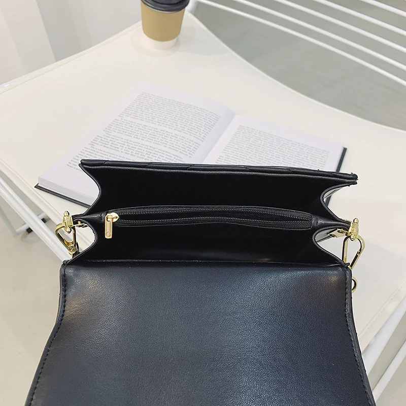 V Pattern Flap Women Shoulder Bags Black Leather Handbags Tassel Pendant Crossbody Bag Casual Lady Handle Bags Thread Sacs Cabas 
V Pattern Flap Women Shoulder Bags Black Leather Handbags Tassel Pendant Crossbody Bag Casual Lady Handle Bags Thread Sacs Cabas