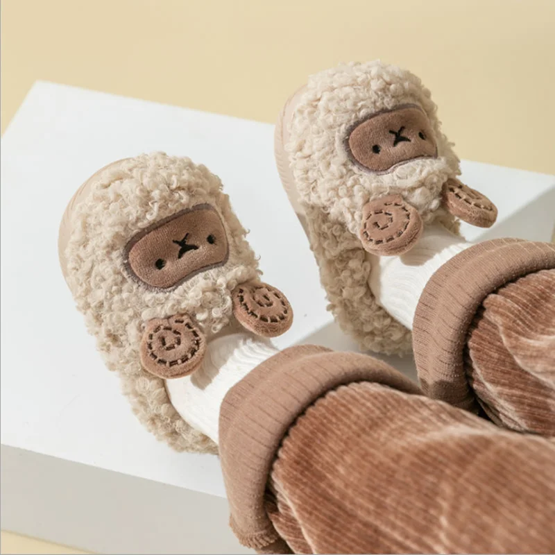 Детские толстые тапочки с милыми мультяшными овечками, детская обувь для мальчиков и девочек, пушистая обувь, теплые домашние Тапочки
Детские толстые тапочки с милыми мультяшными овечками, детская обувь для мальчиков и девочек, пушистая обувь, теплые домашние Тапочки