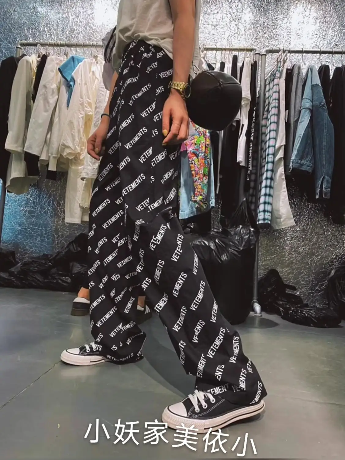 Full Logo Vetements Pants Men Women High Quality Streetwear Vetements Straight Pants Fabric VTM Trousers KZ538
Full Logo Vetements Pants Men Women High Quality Streetwear Vetements Straight Pants Fabric VTM Trousers KZ538