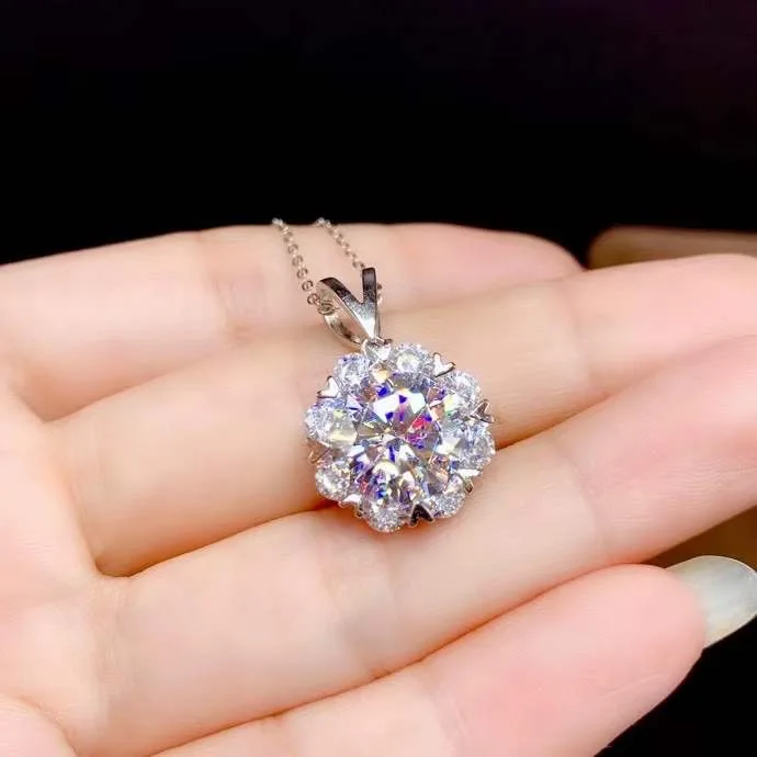 big 5ct moissanite Super popular styles necklaces ladies party play 925 pure silver luxury jewelry designers
big 5ct moissanite Super popular styles necklaces ladies party play 925 pure silver luxury jewelry designers