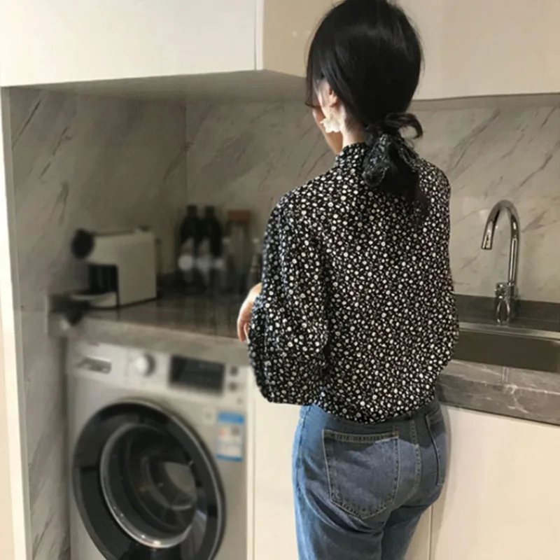 Spring Retro Floral Long Sleeves Ruffles Chiffon Shirt Female Tops Women's Elegant Half Turtleneck Puff Sleeve Blouses
Spring Retro Floral Long Sleeves Ruffles Chiffon Shirt Female Tops Women's Elegant Half Turtleneck Puff Sleeve Blouses