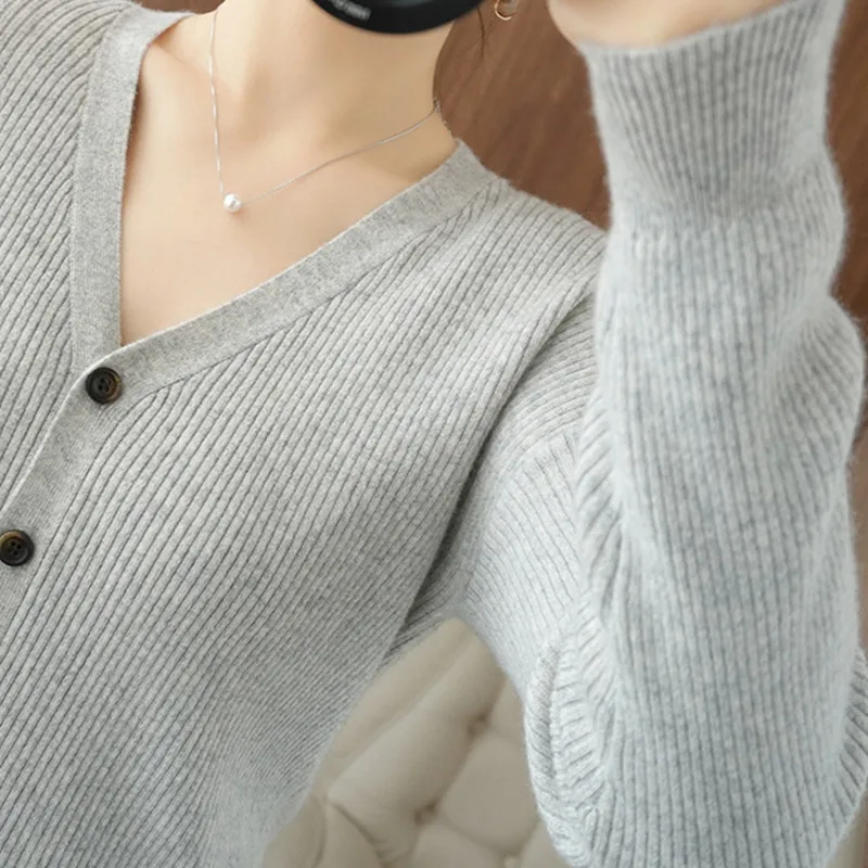Snaoutofit 2021 Spring New Women's Solid Color V-Neck Drawstring Button Wool Cardigan Loose And Thin Top Pit Strip Sweater Coat 
Snaoutofit 2021 Spring New Women's Solid Color V-Neck Drawstring Button Wool Cardigan Loose And Thin Top Pit Strip Sweater Coat