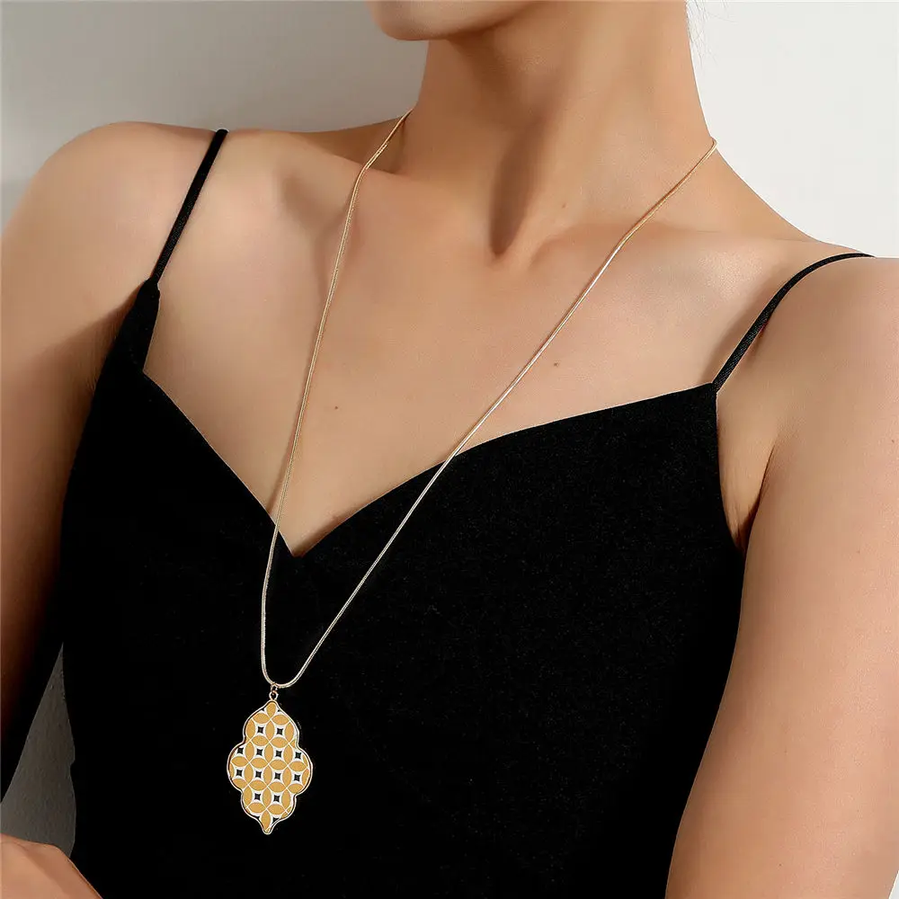 Fashion Geometric Hexagon Leopard Suede Pendant Necklace For Women Boho Long Chain Sweater Necklace Handmade Party Jewelry New
Fashion Geometric Hexagon Leopard Suede Pendant Necklace For Women Boho Long Chain Sweater Necklace Handmade Party Jewelry New