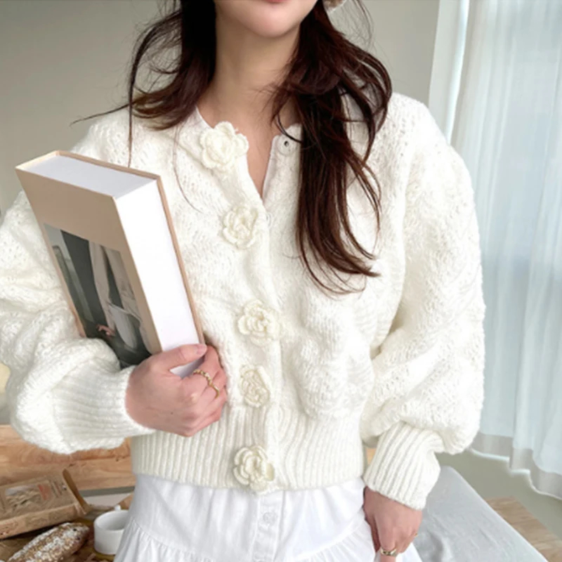 2021 spring new style romantic three-dimensional flower decoration buttoned knitted cardigan sweater
2021 spring new style romantic three-dimensional flower decoration buttoned knitted cardigan sweater