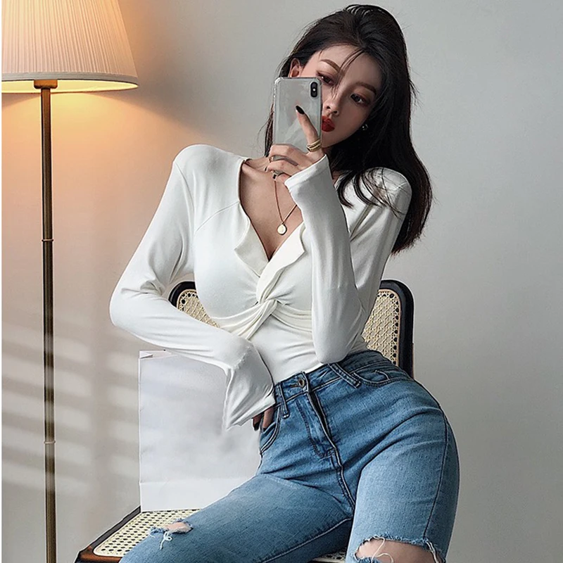 Beyouare Women Elegant T Shirt V Neck Sexy Twist Together Long Sleeve Base Tops 2021 Autumn Solid White Slim Casual Female Tee
Beyouare Women Elegant T Shirt V Neck Sexy Twist Together Long Sleeve Base Tops 2021 Autumn Solid White Slim Casual Female Tee