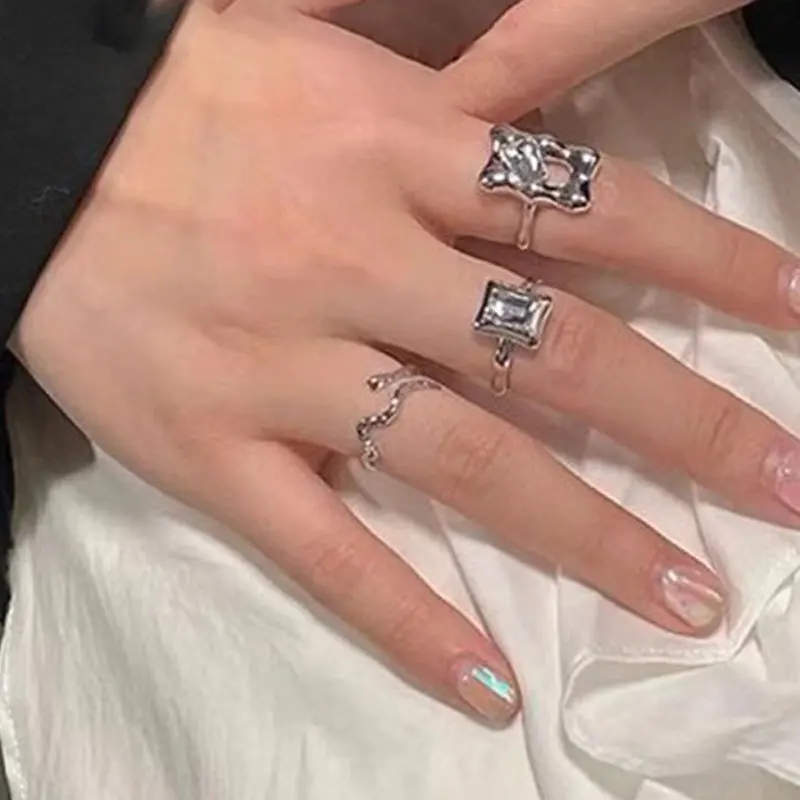 FMILY Minimalist 925 Sterling Silver Zircon Shiny Ring Retro Fashion Temperament Elegant Jewelry for Girlfriend Gifts
FMILY Minimalist 925 Sterling Silver Zircon Shiny Ring Retro Fashion Temperament Elegant Jewelry for Girlfriend Gifts