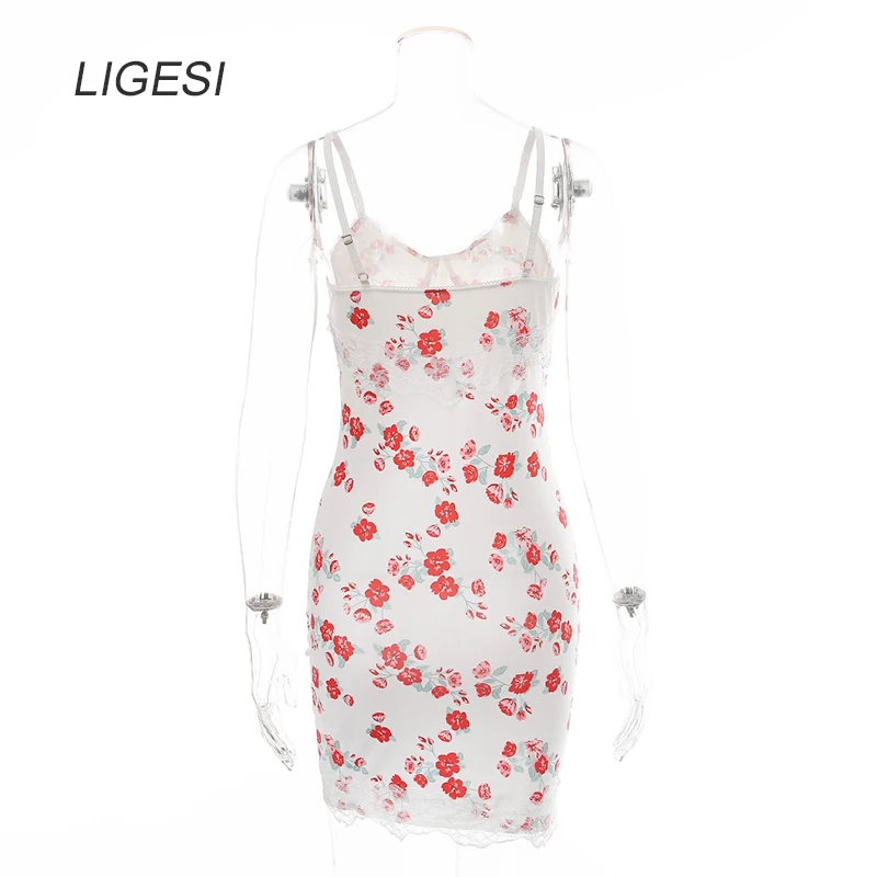 Sexy Lace V-neck Floral Printing Spaghetti Strap Dresses Camisole Party Mini Bodycon Dress Sweet Elegant Summer Dress 2020
Sexy Lace V-neck Floral Printing Spaghetti Strap Dresses Camisole Party Mini Bodycon Dress Sweet Elegant Summer Dress 2020