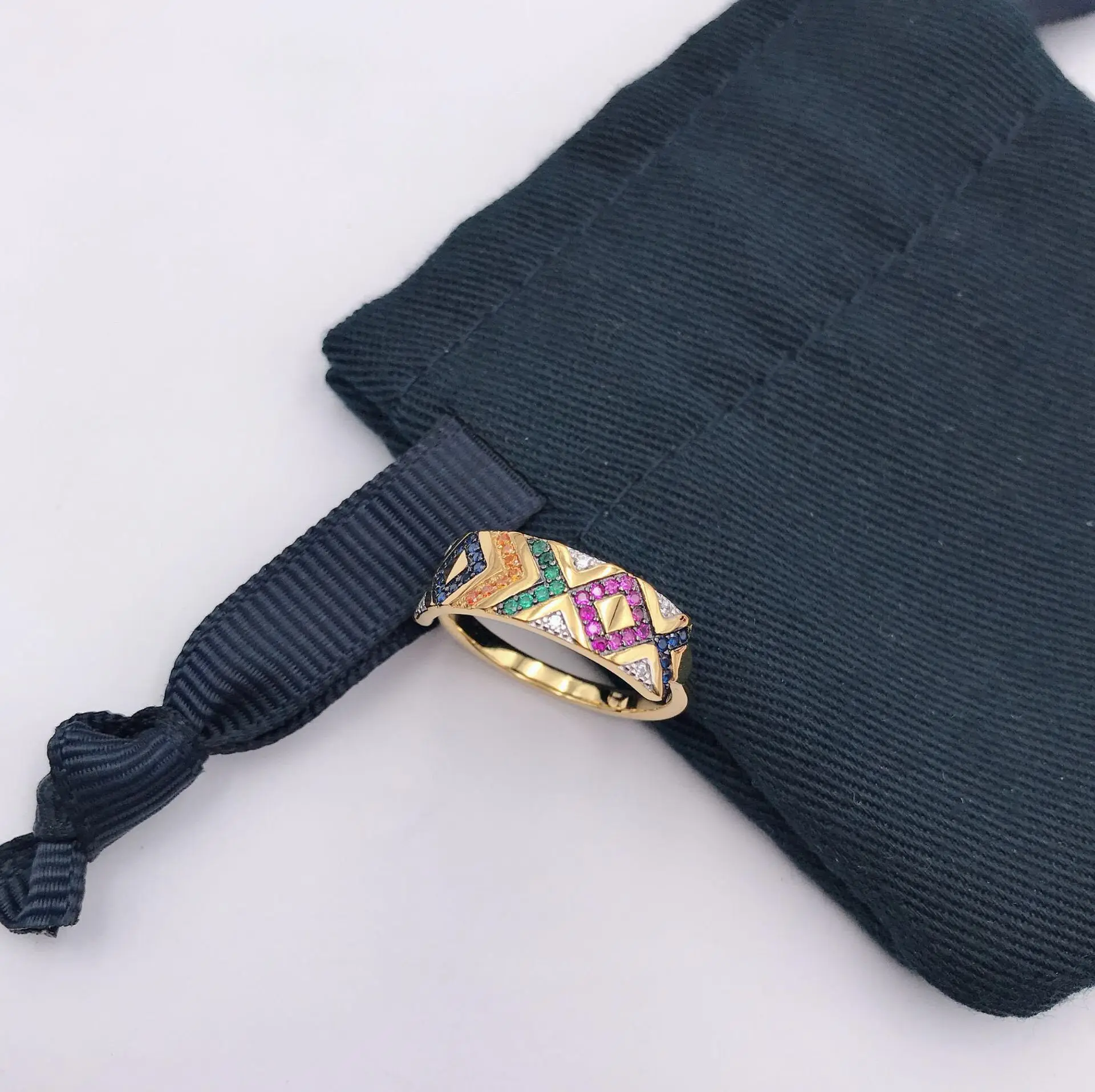 Fashion New Hand Jewelry Colorful Geometric Pattern Tribal Finger Beauty Shining Gold Color India Ring Zk30
Fashion New Hand Jewelry Colorful Geometric Pattern Tribal Finger Beauty Shining Gold Color India Ring Zk30