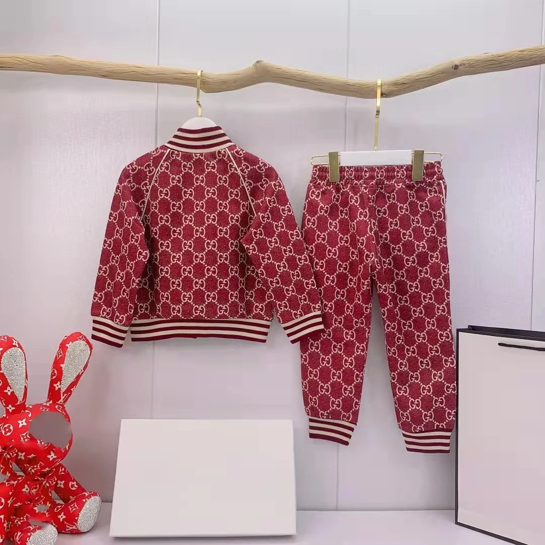 The new autumn printed zipper long-sleeve suits for boys and girls are comfortable and breathable
The new autumn printed zipper long-sleeve suits for boys and girls are comfortable and breathable